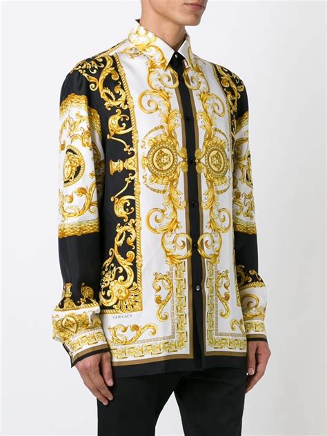 versace vesturo ecinomico|versace merchandise.